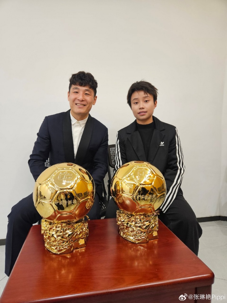  張琳艷社媒曬與武磊合照：感謝、榮幸、幸運(yùn)，祝磊哥早日康復(fù)