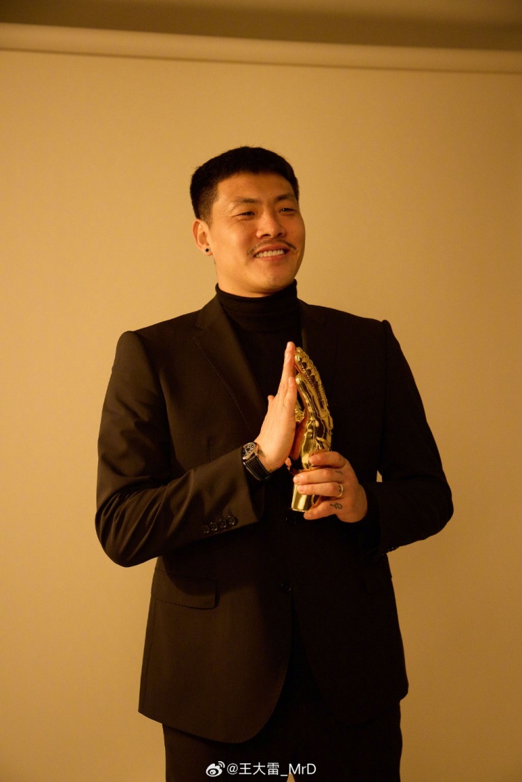  獲中國足球金手套獎，王大雷發(fā)文：既是榮譽也是鞭策自己的動力