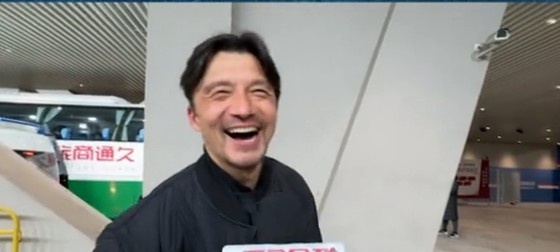  帶孩子和帶球隊(duì)哪個更累？謝暉笑言：都累，但帶孩子更累