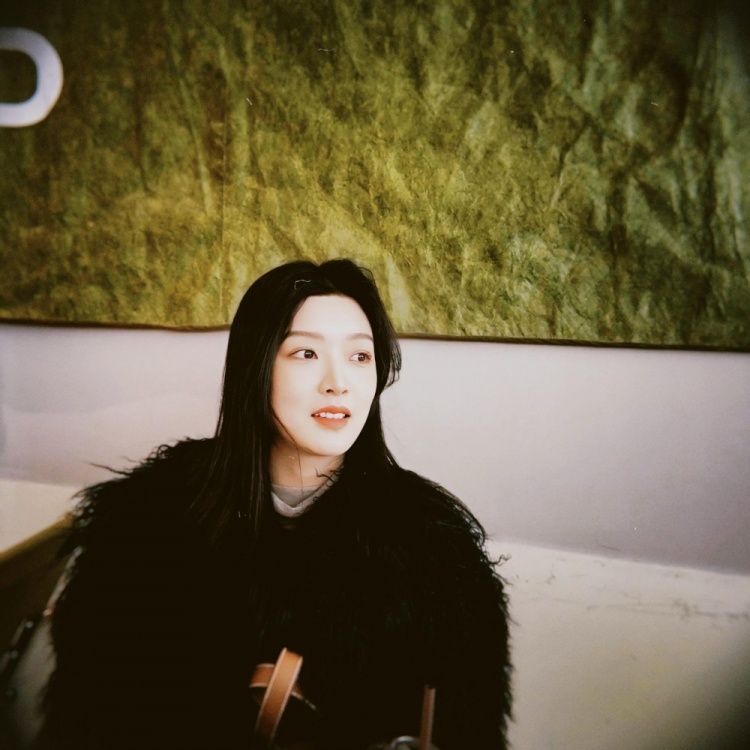  很好看！付豪女友更新社媒曬美照：最近很愛(ài)