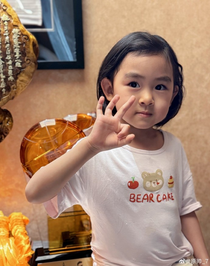  三分大賽三冠王！原帥曬三冠獎(jiǎng)杯：完成了女兒給安排的任務(wù)！