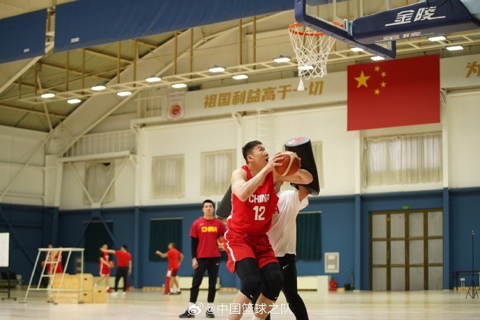  中國籃球之隊(duì)官博：大塊頭 大能量 祝李炎哲25歲生日快樂！