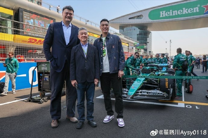  聯(lián)動(dòng)F1！翟曉川曬與姚明、阿隆索、范志毅、周冠宇等的合照