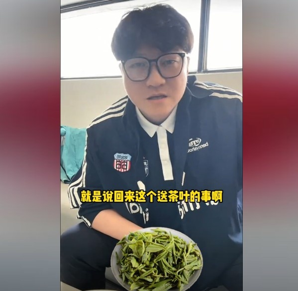  趙鵬：不太清楚賈秀全要球員買(mǎi)茶葉的段子，但這在現(xiàn)實(shí)中也正常