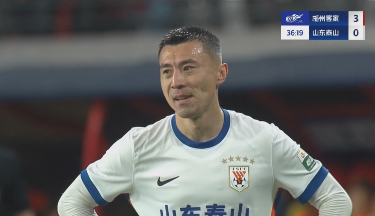 34分鐘0-3落后！36歲鄭錚苦笑36歲大雷沮喪 替補(bǔ)席黃政宇神態(tài)輕松