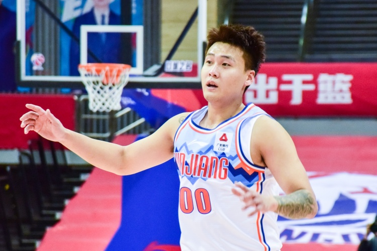  不太準(zhǔn)！趙睿18中6拿到20分4板4助也有4失誤 三分13中4