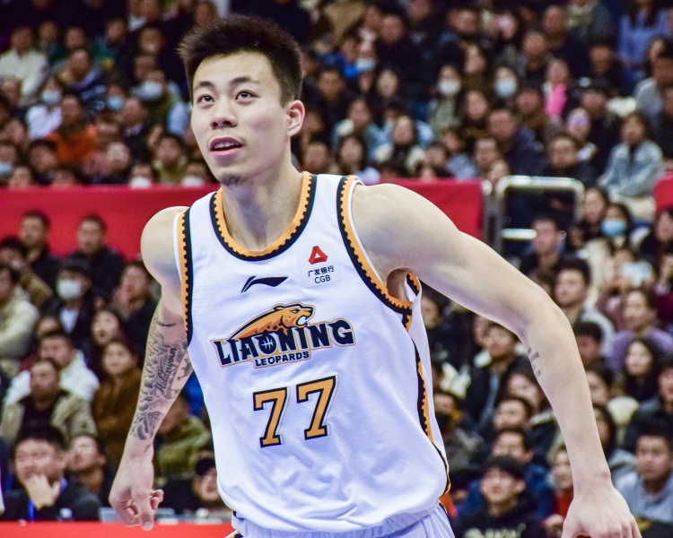  狀態(tài)復蘇！張鎮(zhèn)麟上半場11投7中&三分4中1 拿到15分4板4助2斷
