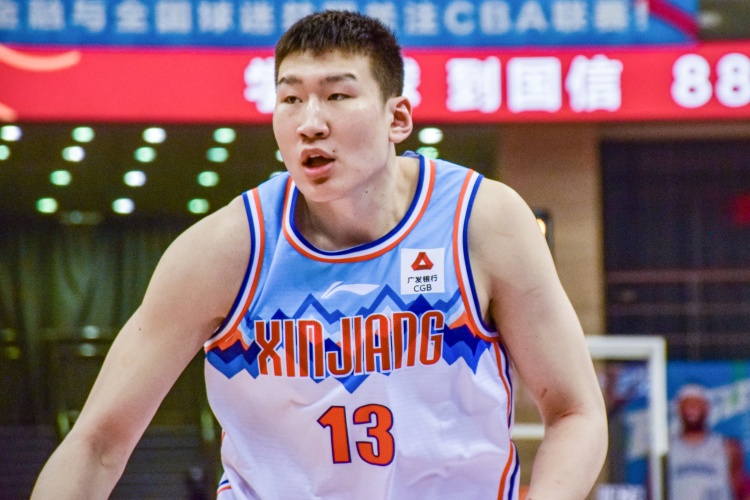  拼搶積極但手感不佳！李炎哲半場8中2&罰球6中4拿8分 搶4個前場板