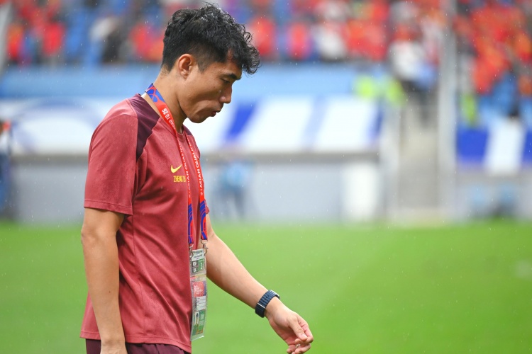  滬媒：單后腰讓國足防守承受更大壓力，若鄭智沒退役或能勝任