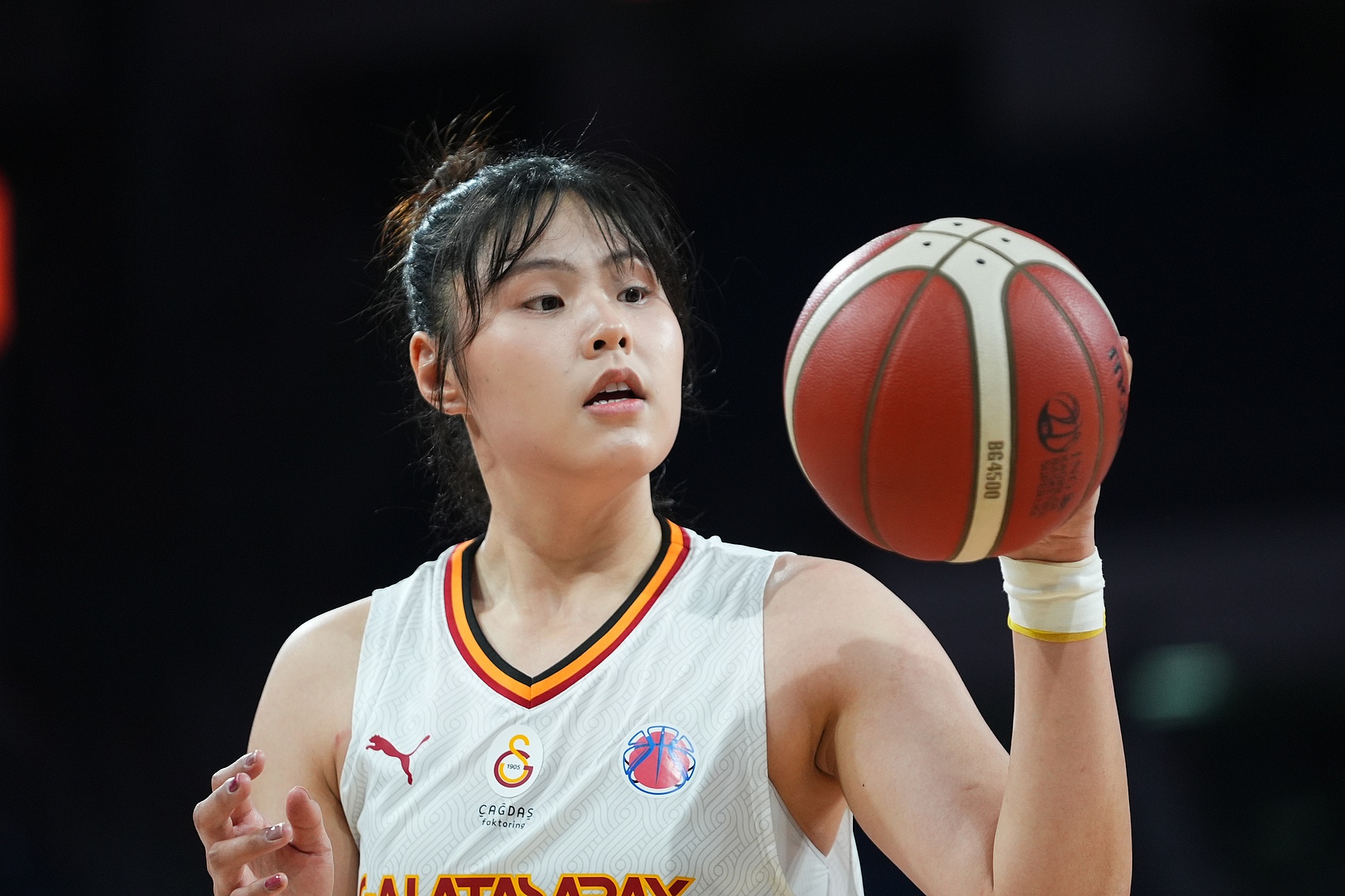  穩(wěn)定高效！李月汝9中6得到18分10板1助2斷1帽 罰球6中6