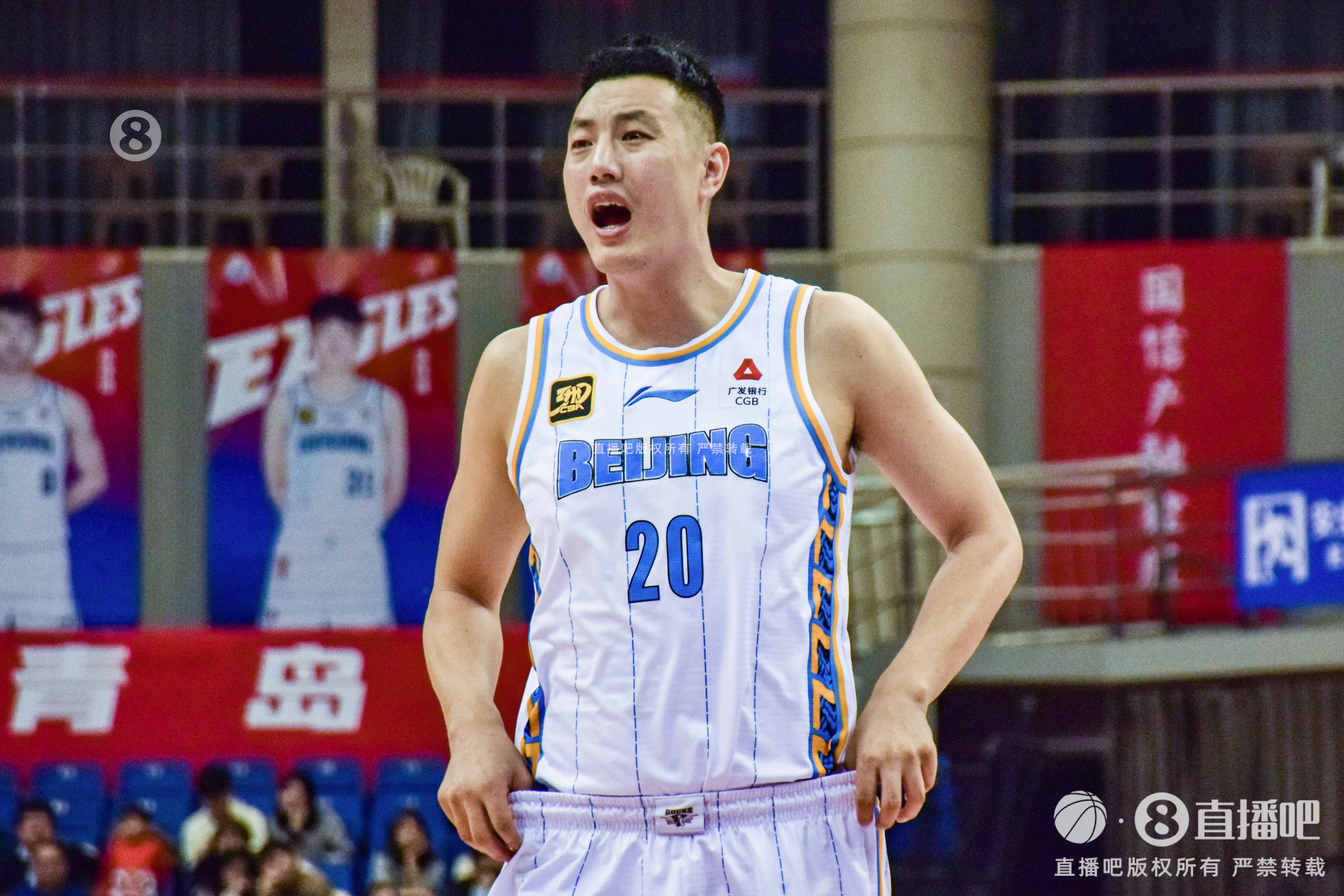  隊長以身作則！翟曉川狂搶9個前場籃板 替補4中1&6罰5中拿7分12板
