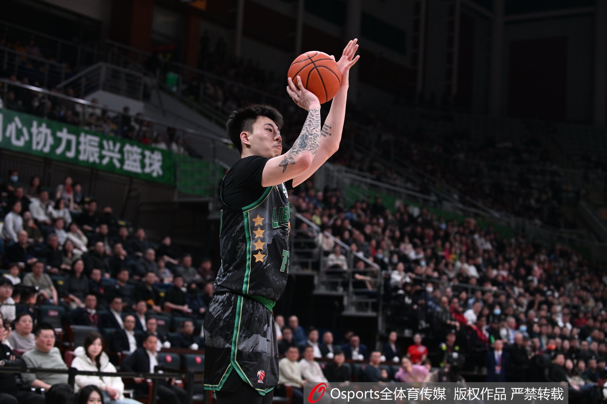  雙星閃耀！張鎮(zhèn)麟&韓德君半場合計12中8 合砍21分9籃板2助攻2搶斷