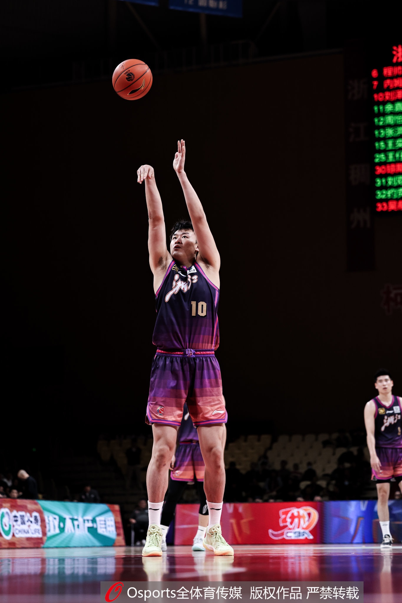  高效替補(bǔ)！劉澤一13投7中&罰球4中3得18分7板 得分并列全隊(duì)最高